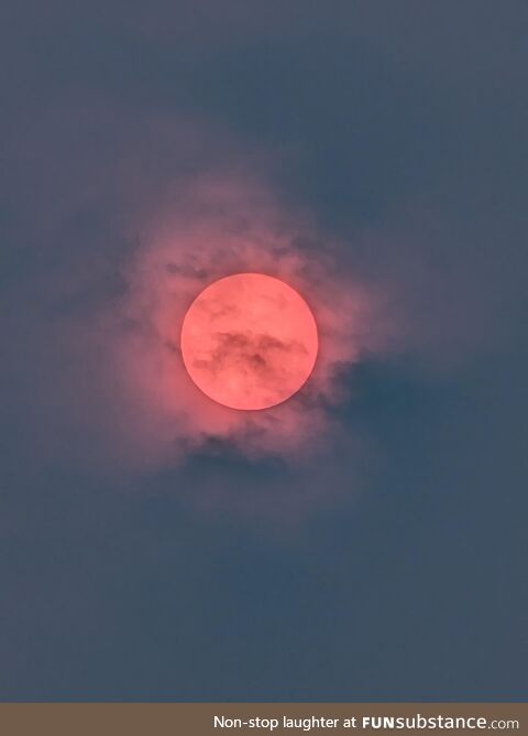 Red Sun in Northeast US from the fires in Canada