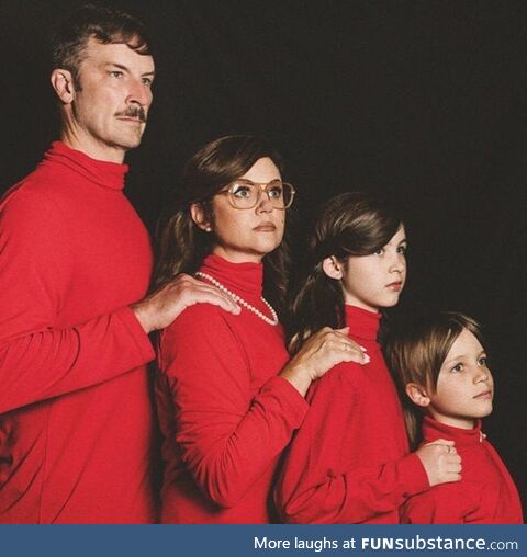 Tiffani Thiessen and family's holiday card 2022